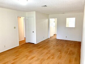 10606 Lanshire Dr in Austin, TX - Building Photo - Building Photo