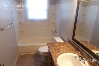 1263 S Cedarbrook Ave in Springfield, MO - Building Photo - Building Photo