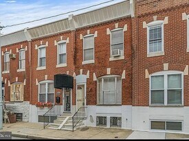 2439 S Iseminger St in Philadelphia, PA - Building Photo