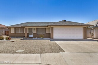 8227 E Nopal Ave in Mesa, AZ - Building Photo - Building Photo
