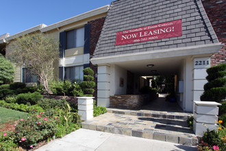 The Foothills at Eaton Canyon in Pasadena, CA - Building Photo - Building Photo