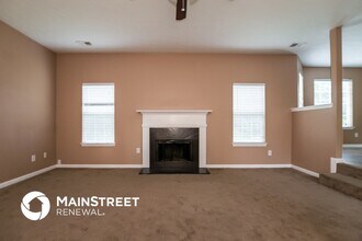 6011 Autumn Green Dr in Fairburn, GA - Foto de edificio - Building Photo