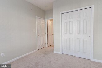 42797 Flannigan Terrace in Chantilly, VA - Foto de edificio - Building Photo