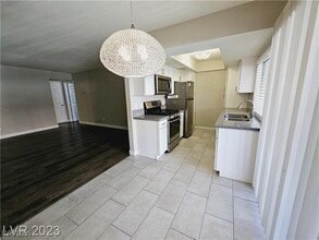 1405 E Vegas Valley Dr, Unit 380 in Las Vegas, NV - Building Photo - Building Photo