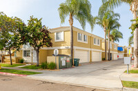 1186-1192 Holly Ave in Imperial Beach, CA - Foto de edificio - Building Photo