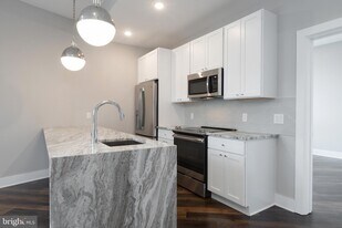 1555 Ridge Ave, Unit 201 in Philadelphia, PA - Building Photo