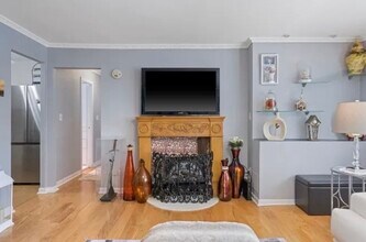 38 Juniper St, Unit 22## in Brookline, MA - Foto de edificio - Building Photo