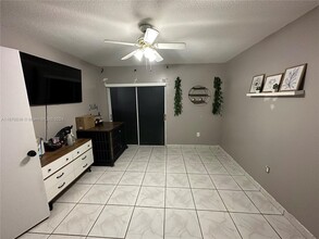 14855 SW 83rd Ln in Miami, FL - Foto de edificio - Building Photo