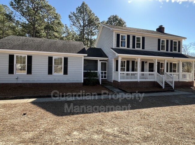 879 Foxcroft Dr in Fayetteville, NC - Foto de edificio - Building Photo