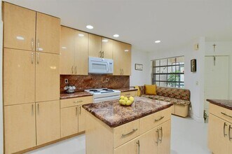 65 Centennial Ct in Deerfield Beach, FL - Building Photo - Building Photo