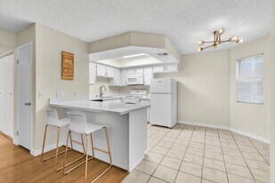 924 Falconhead Ln in Las Vegas, NV - Building Photo