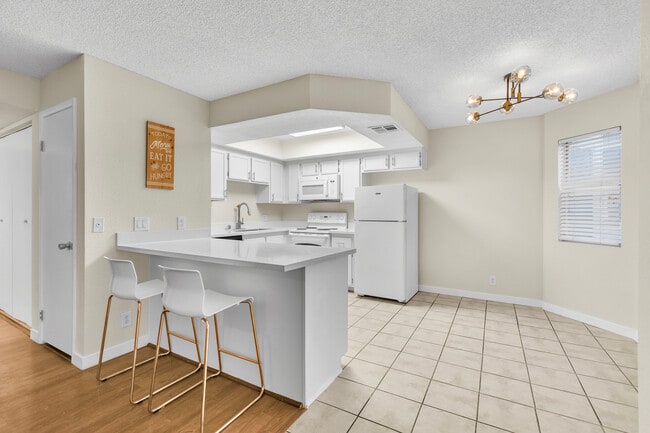 property at 924 Falconhead Ln