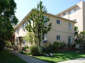 839 S Wooster St in Los Angeles, CA - Building Photo