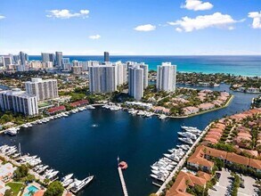 21050 NE 38th Ave in Aventura, FL - Building Photo - Building Photo