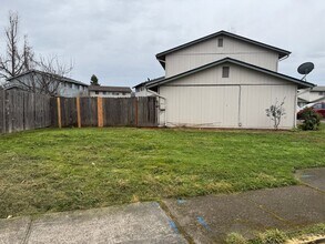 4072 Southway Loop in Springfield, OR - Building Photo - Building Photo