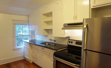 12323 A St S in Tacoma, WA - Foto de edificio - Building Photo