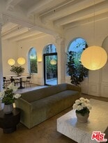 5217 Hollywood Blvd in Los Angeles, CA - Building Photo