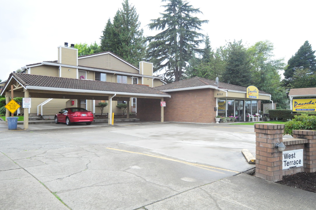 West Terrace Apartments in University Place, WA - Building Photo