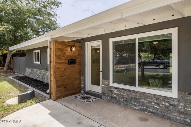 property at 1509 E Rancho Dr