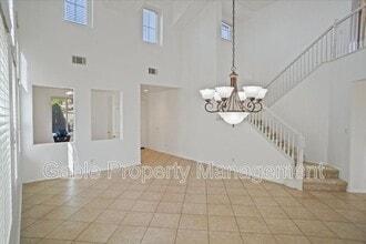 24022 Via Vista in Santa Clarita, CA - Building Photo - Building Photo