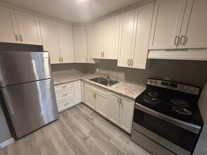 343-343 Mill St in Kitchener, ON - Building Photo - Building Photo