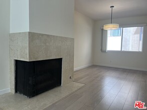 11937 Darlington Ave in Los Angeles, CA - Building Photo - Building Photo