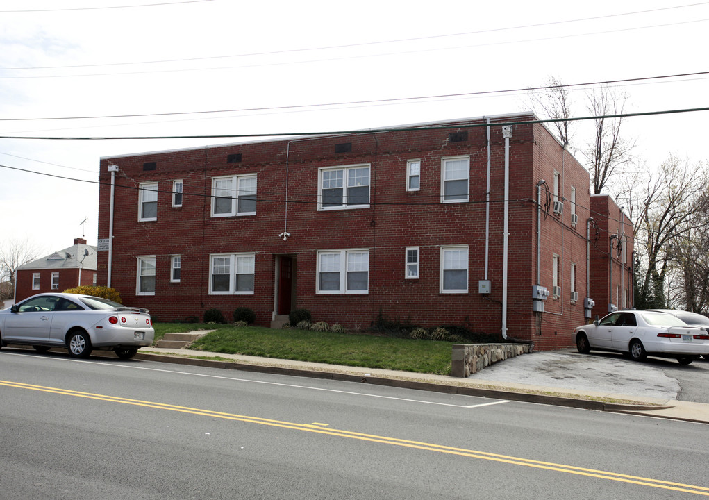 200 S Veitch St in Arlington, VA - Foto de edificio