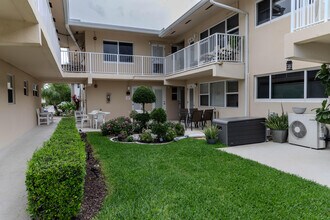 3216 SE 12th St in Pompano Beach, FL - Building Photo - Building Photo