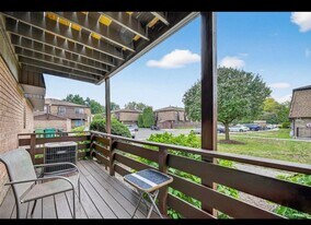 80 New Holland Village in Nanuet, NY - Building Photo