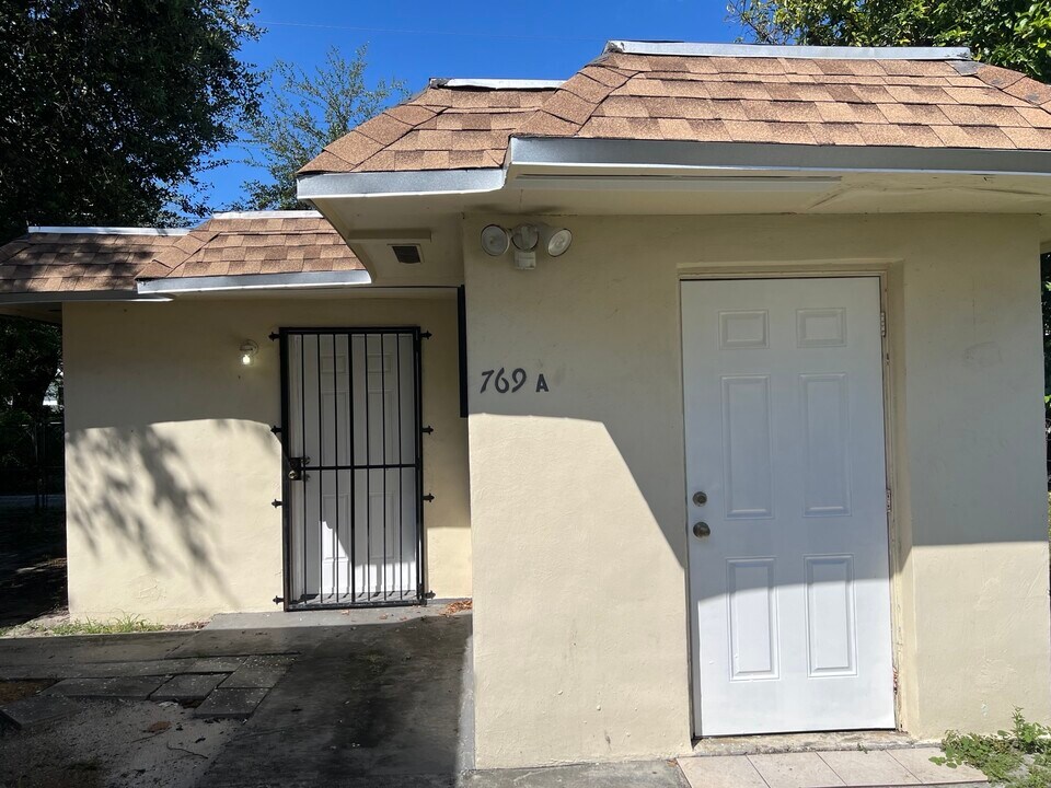 769 NW 49th St in Miami, FL - Building Photo