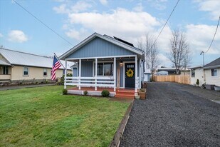 365 S 15th St in Philomath, OR - Building Photo