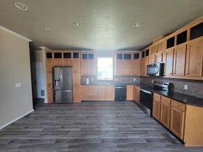 308 Reinken Blvd in Burbank, WA - Building Photo - Building Photo