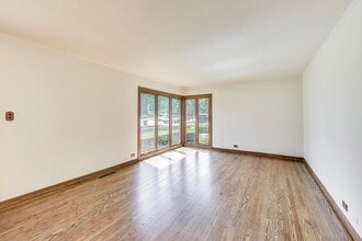 828 N Fernandez Ave in Arlington Heights, IL - Building Photo - Building Photo
