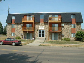 Eastbrook Apartments in Bismarck, ND - Foto de edificio - Building Photo