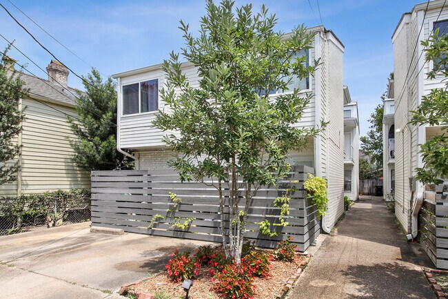 5417 Constance St, Unit 5417 in New Orleans, LA - Foto de edificio - Building Photo