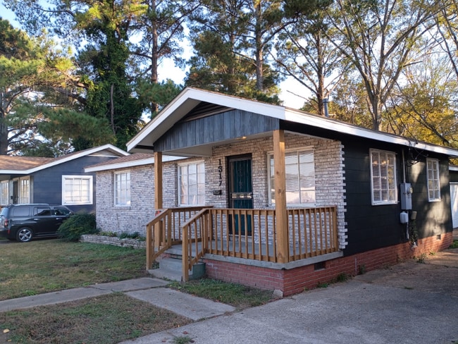 property at 1317 Fernwood Dr