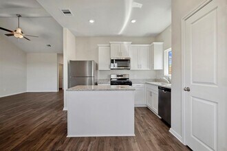 10419 Red Cardinal Dr in Cleveland, TX - Building Photo - Building Photo
