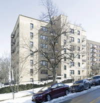 111 Valentine Ln in Yonkers, NY - Foto de edificio - Building Photo