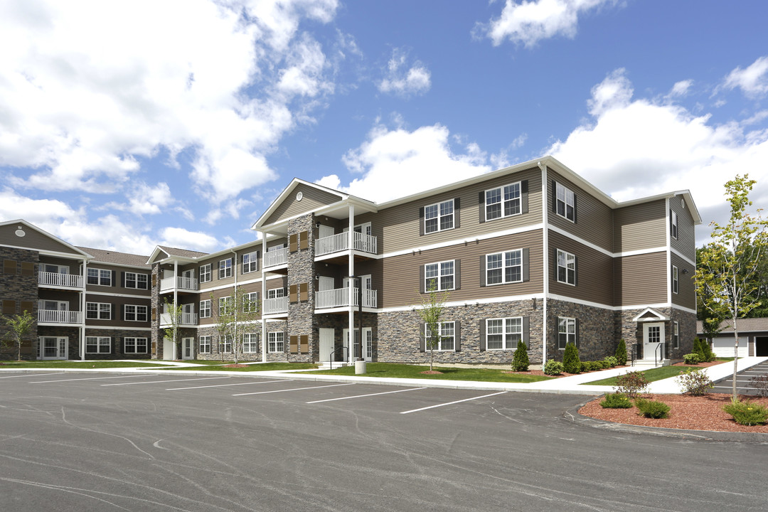 Connect55+ Bedford Senior Living 55+ in Bedford, NH - Foto de edificio