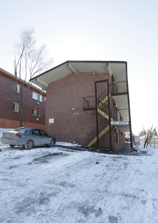 Halford Apartments in Omaha, NE - Building Photo