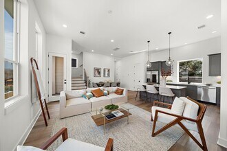 835 Elkhart St in Houston, TX - Foto de edificio - Building Photo