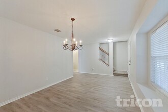 1242 Yukon Dr in Glenn Heights, TX - Foto de edificio - Building Photo