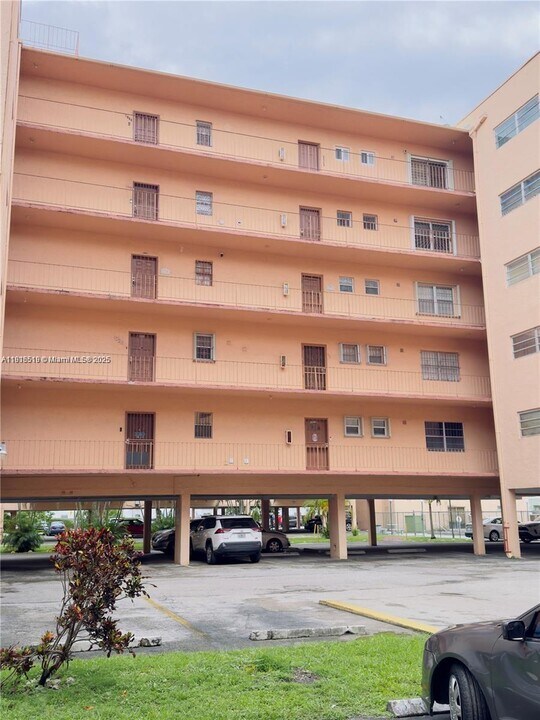 440 E 23rd St in Hialeah, FL - Building Photo