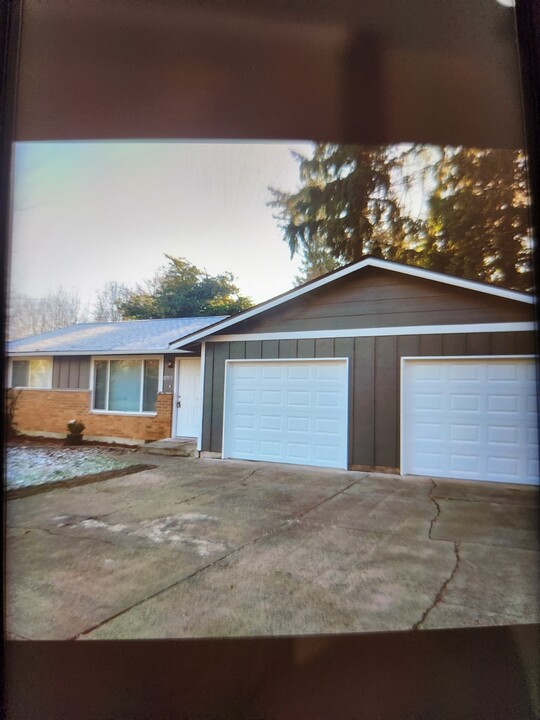 10911 74th Ave E in Puyallup, WA - Building Photo