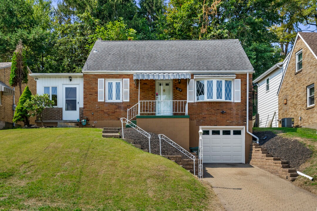 219 Carmella Dr in White Oak, PA - Building Photo