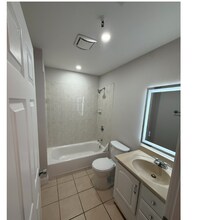 135 Calumet St, Unit 2 in Boston, MA - Foto de edificio - Building Photo