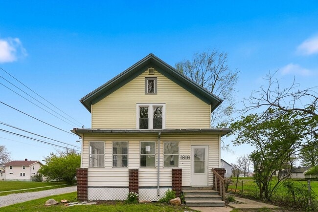 property at 1819 Antoinette St