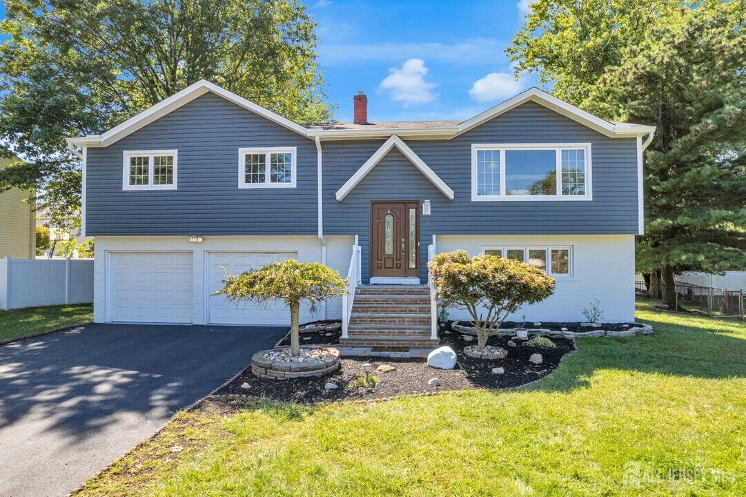 6 Marc Ct in Edison, NJ - Building Photo