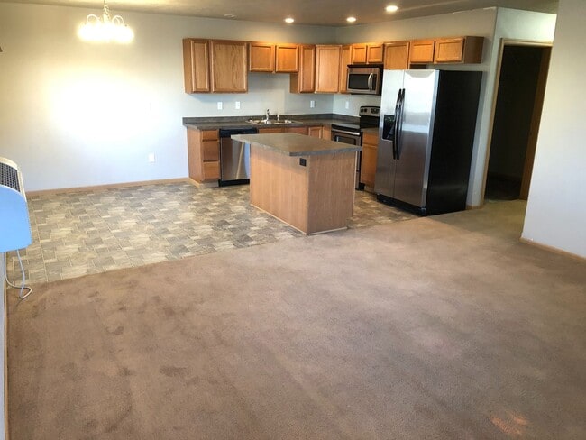 415 3rd Ave NW in Minot, ND - Building Photo - Building Photo