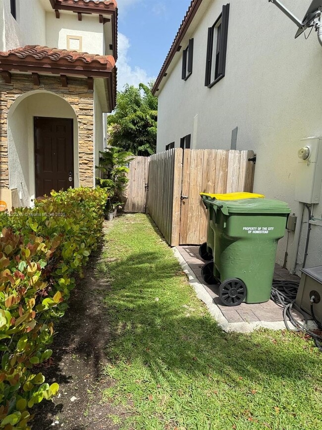 156 NE 24th Ave in Homestead, FL - Building Photo - Building Photo